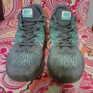 Womens Nike Zoom Windflo 5 size 7